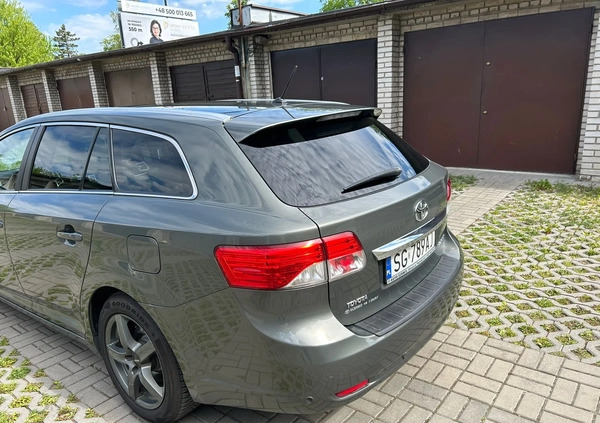 Toyota Avensis cena 38800 przebieg: 190000, rok produkcji 2012 z Gliwice małe 232